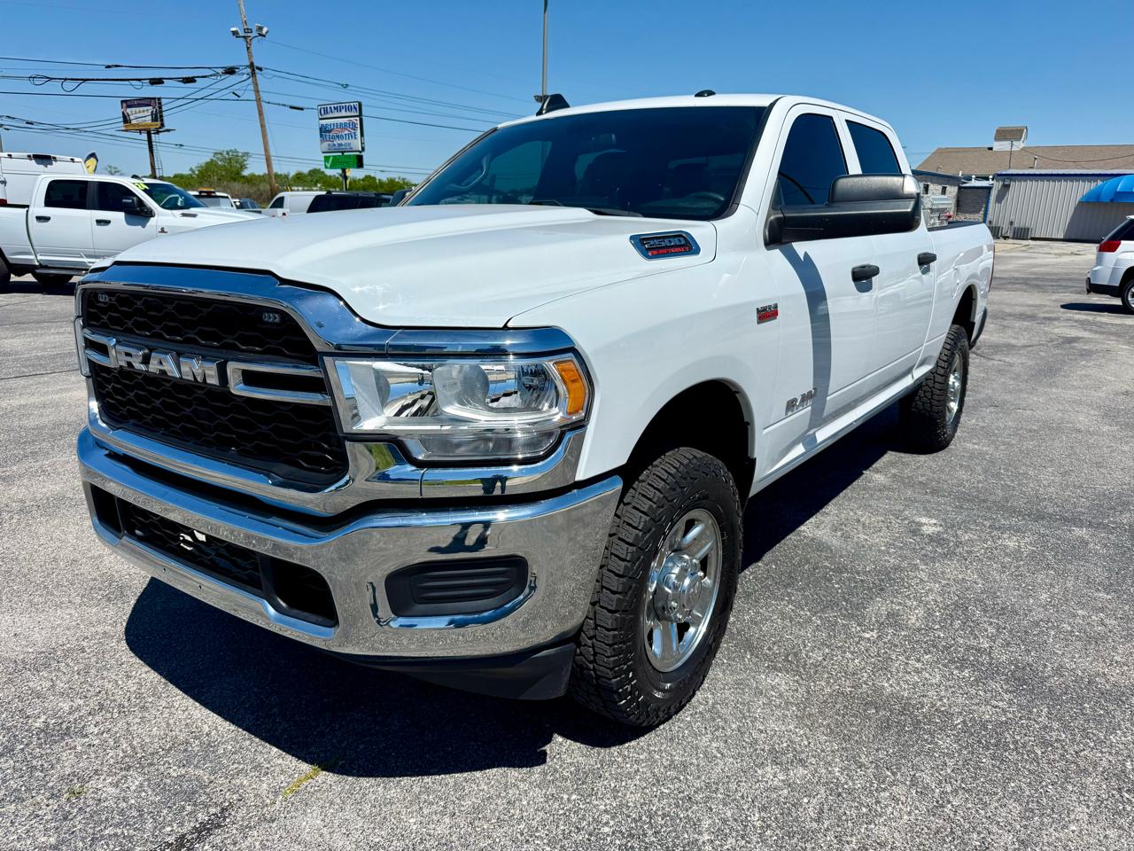 RAM 2500 Tradesman 4x4 Crew Cab 6'4" Box 2022