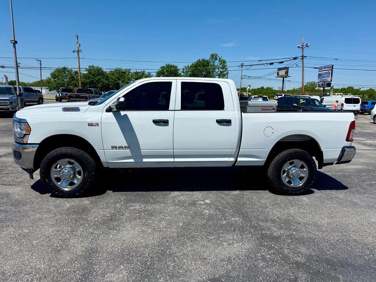RAM 2500 Tradesman 4x4 Crew Cab 6'4" Box 2022