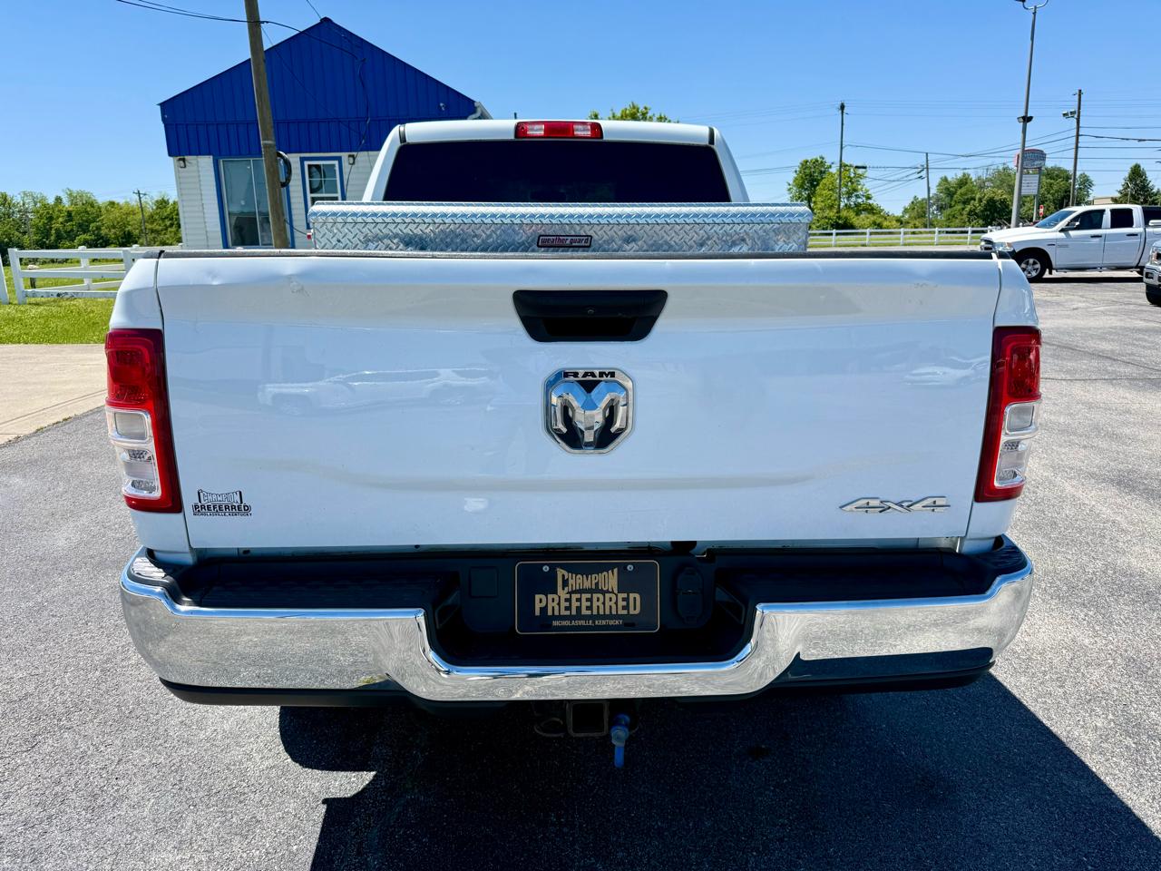 RAM 2500 Tradesman 4x4 Crew Cab 6'4" Box 2022