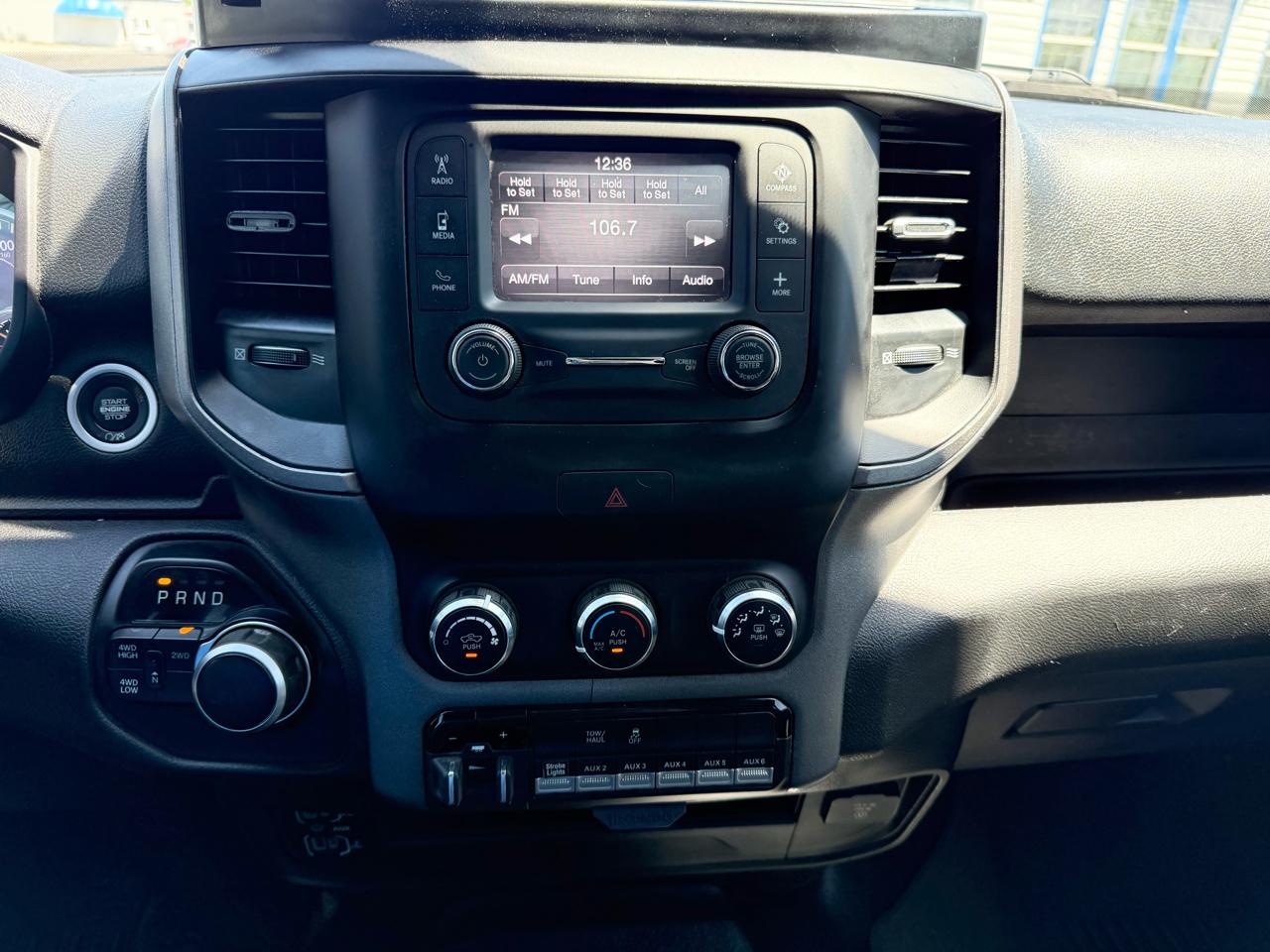 RAM 2500 Tradesman 4x4 Crew Cab 6'4" Box 2022