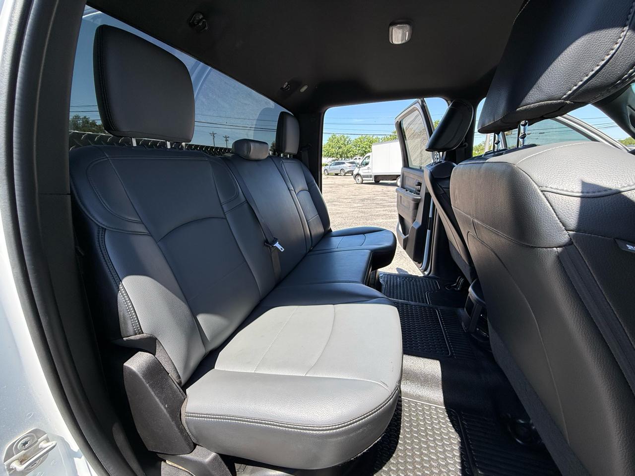 RAM 2500 Tradesman 4x4 Crew Cab 6'4" Box 2022
