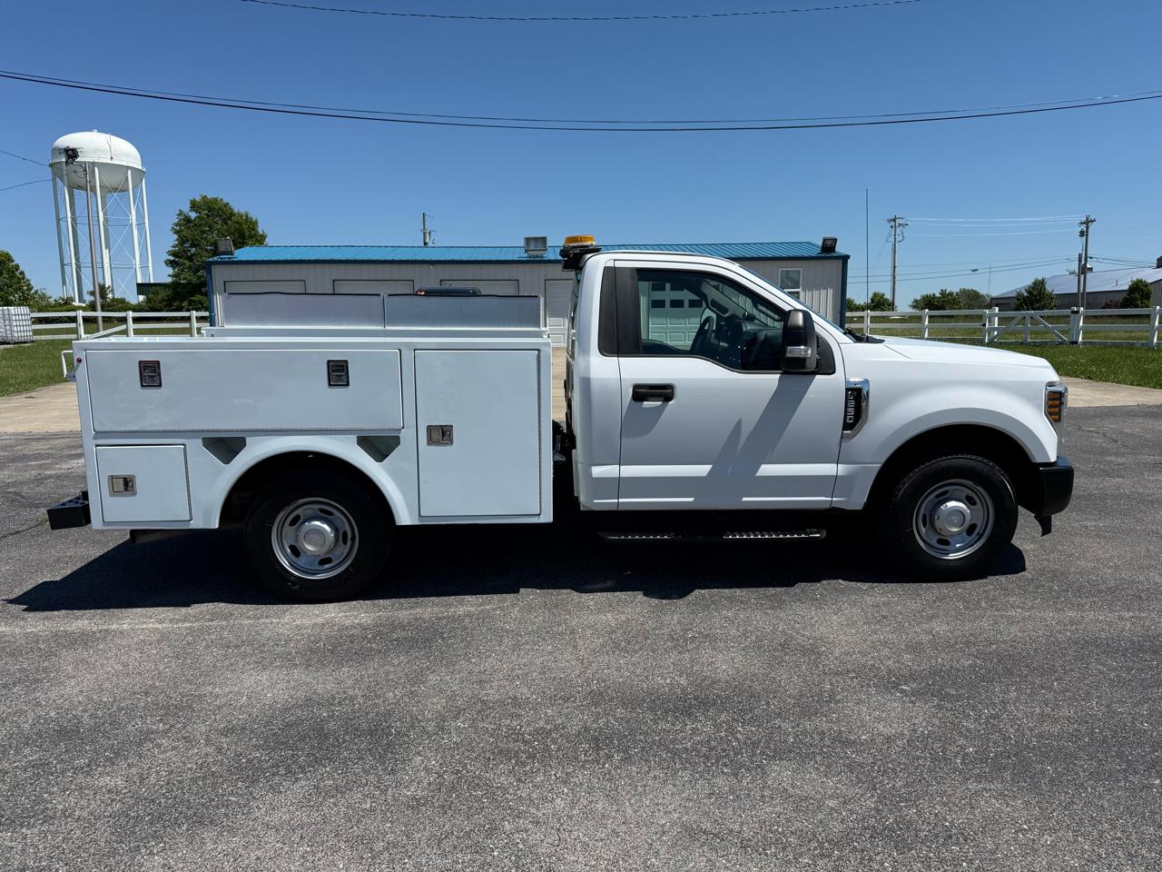 Ford Super Duty F-250 SRW XLT 2WD Reg Cab 8' Box 2018