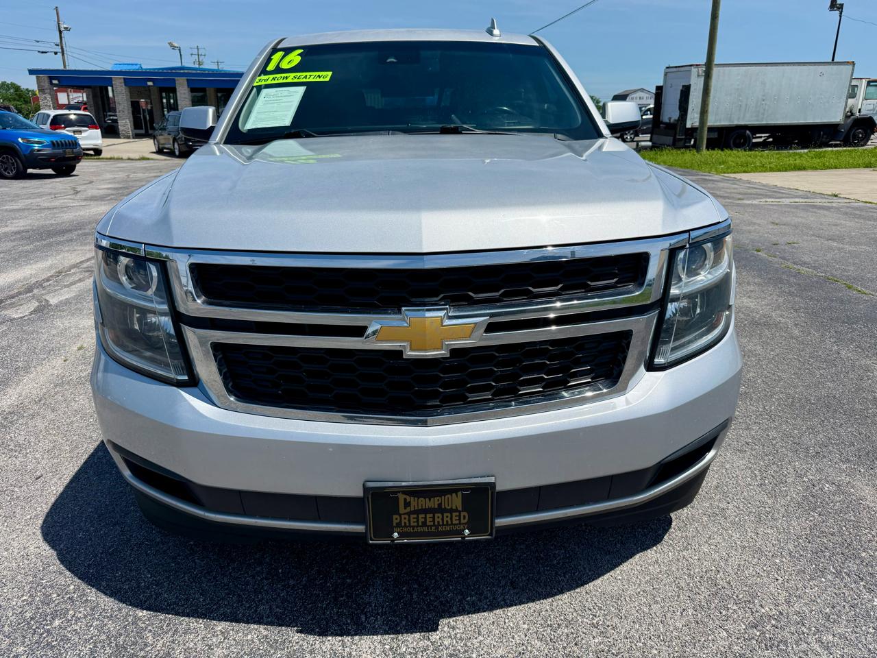 Chevrolet Suburban 2WD 4dr 1500 LT 2016