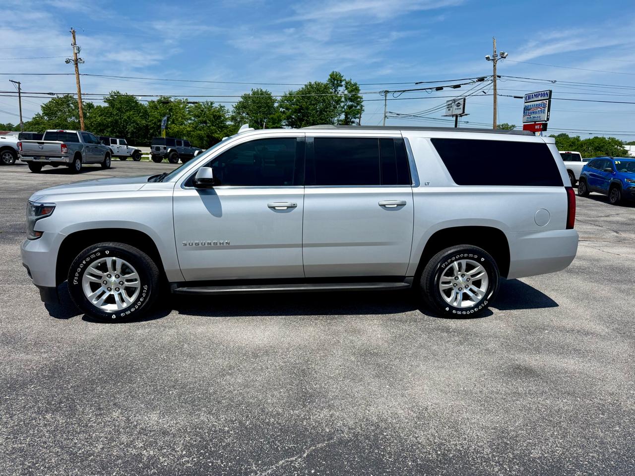 Chevrolet Suburban 2WD 4dr 1500 LT 2016