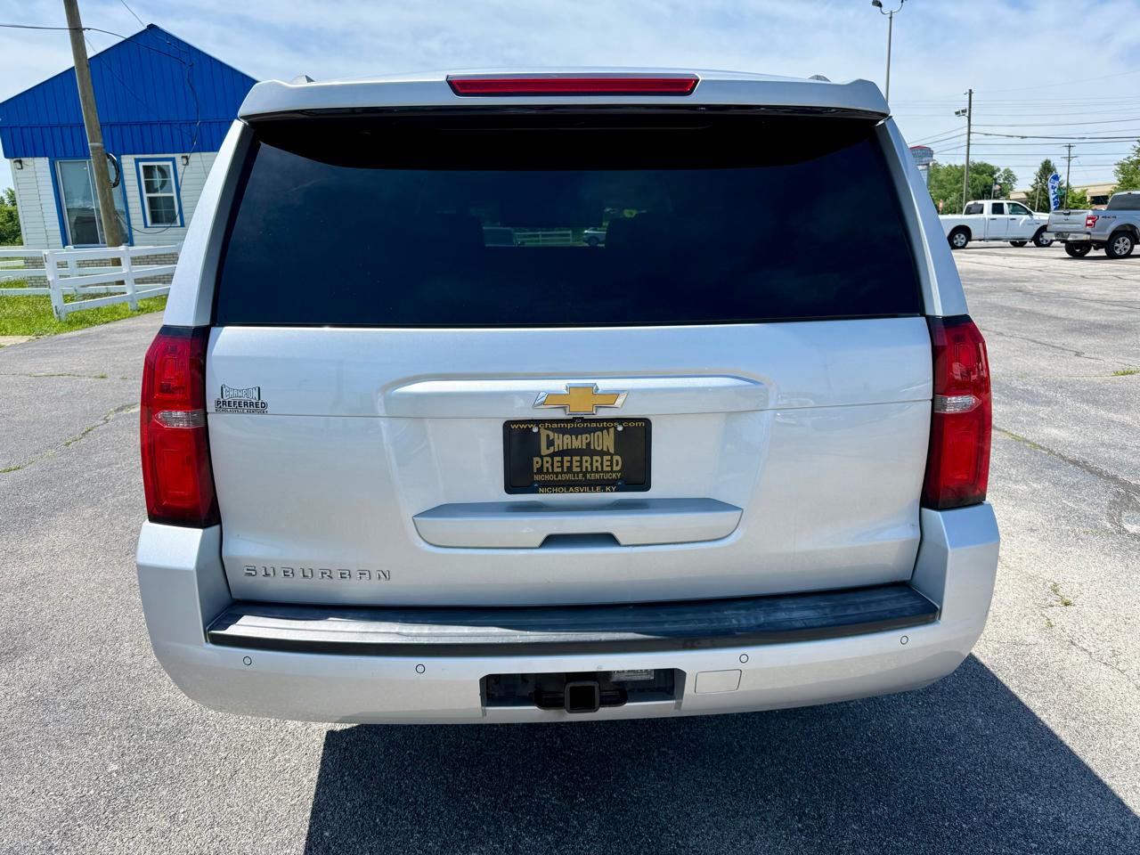 Chevrolet Suburban 2WD 4dr 1500 LT 2016