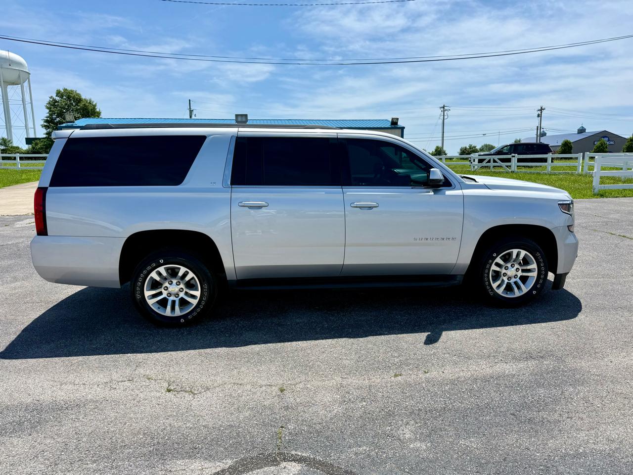Chevrolet Suburban 2WD 4dr 1500 LT 2016