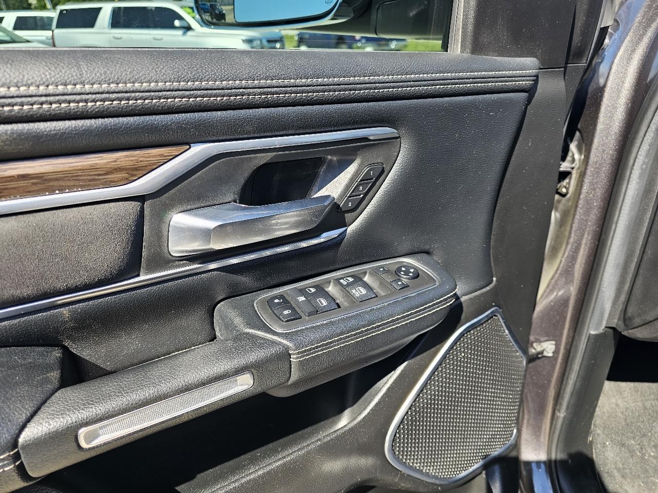 RAM 1500 Laramie 4x4 Crew Cab 5'7" Box 2019
