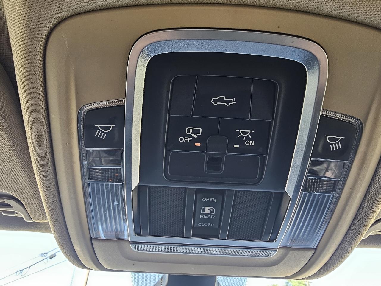 RAM 1500 Laramie 4x4 Crew Cab 5'7" Box 2019