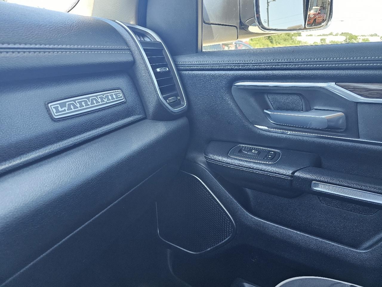 RAM 1500 Laramie 4x4 Crew Cab 5'7" Box 2019