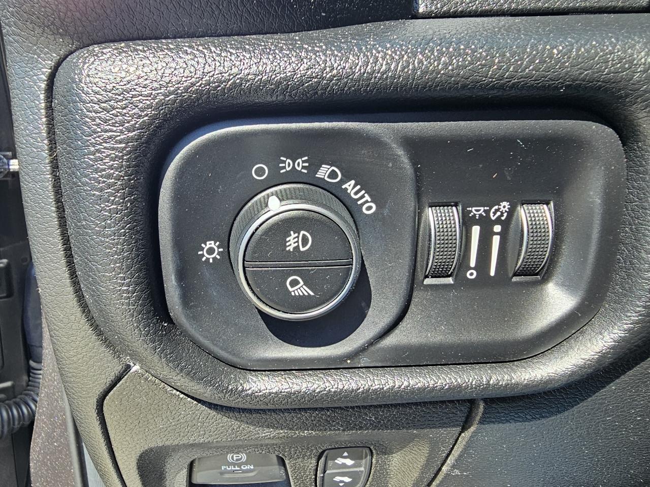 RAM 1500 Laramie 4x4 Crew Cab 5'7" Box 2019