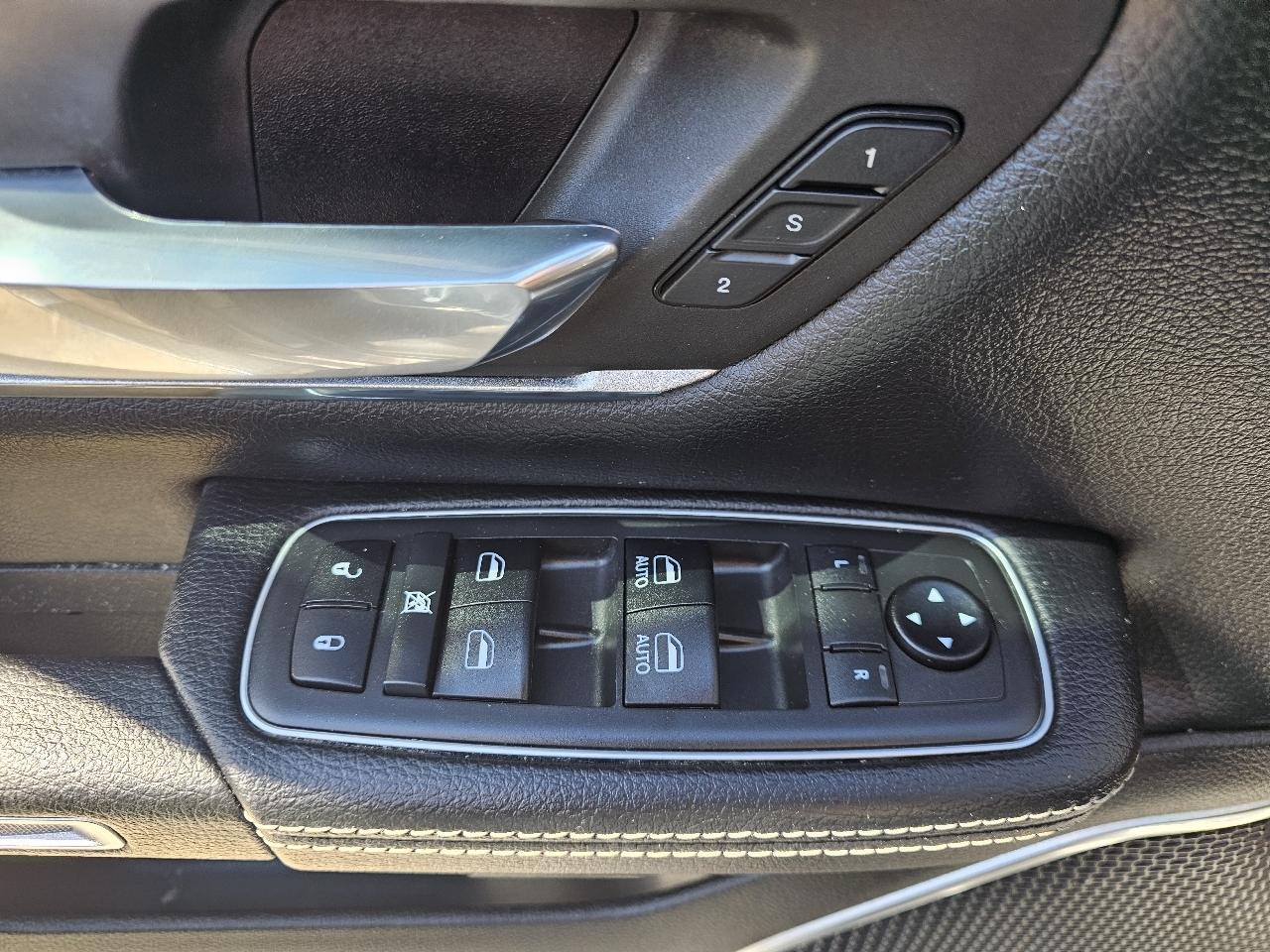 RAM 1500 Laramie 4x4 Crew Cab 5'7" Box 2019