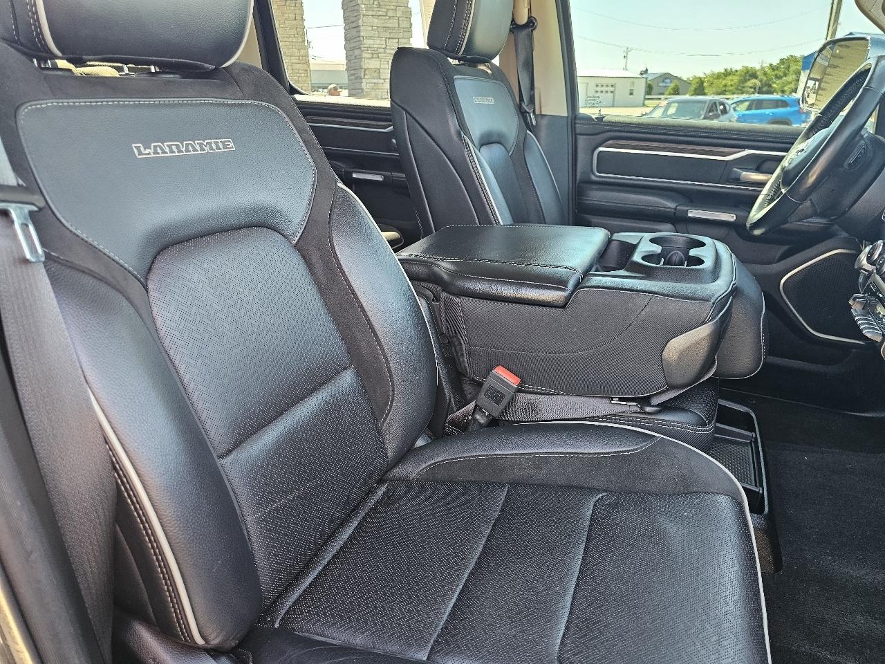 RAM 1500 Laramie 4x4 Crew Cab 5'7" Box 2019