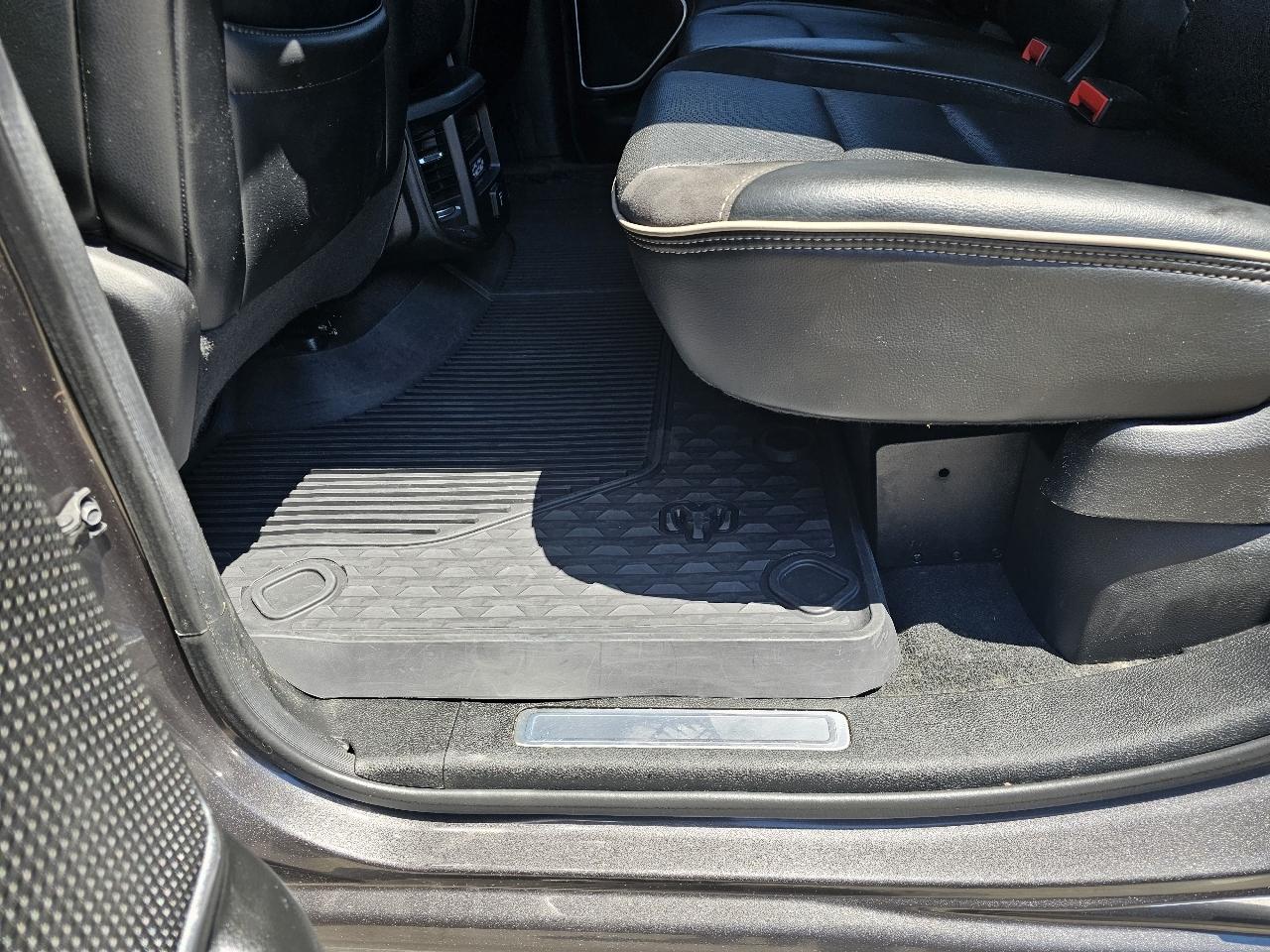 RAM 1500 Laramie 4x4 Crew Cab 5'7" Box 2019