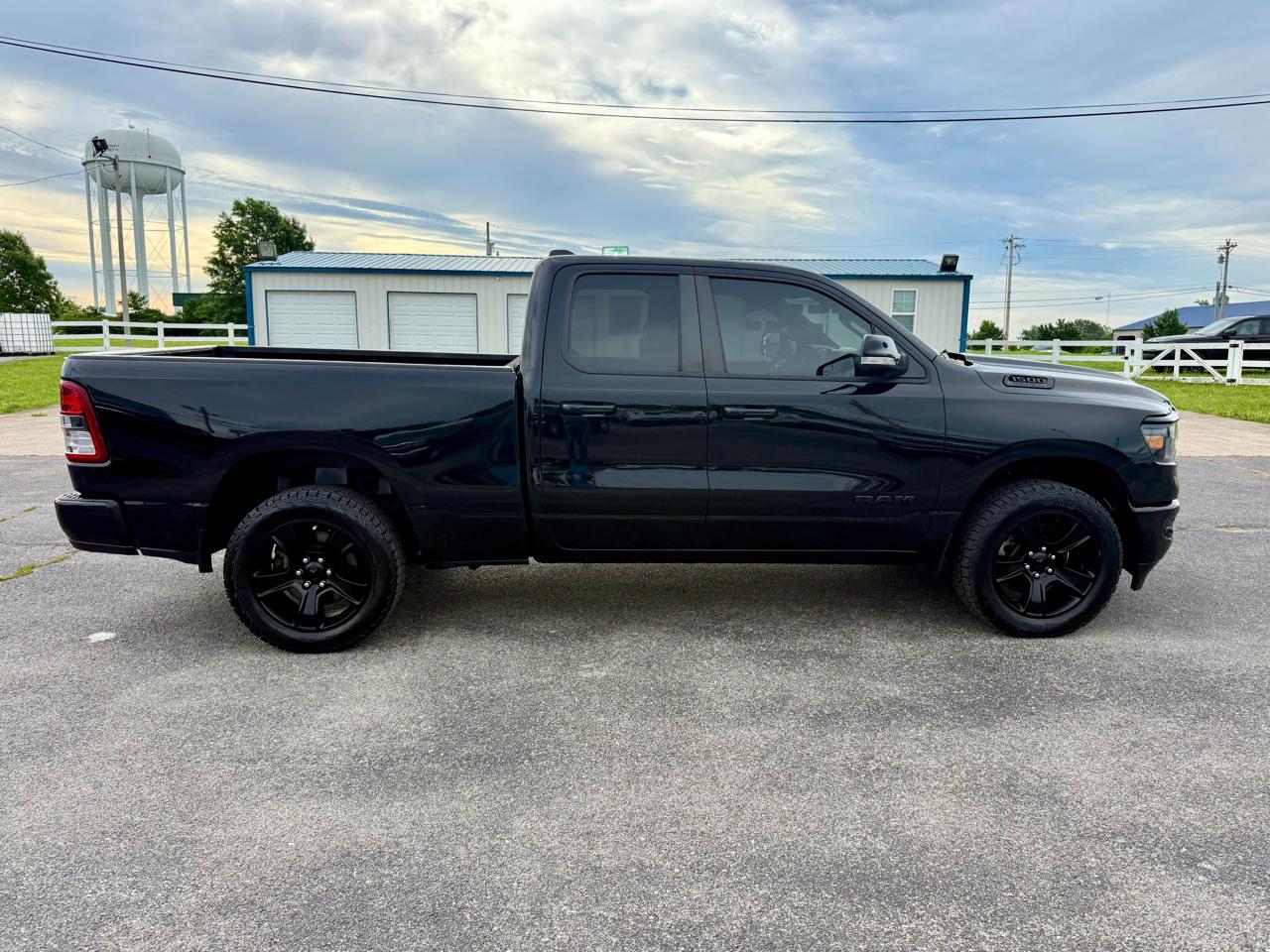 RAM 1500 Big Horn 4x4 Quad Cab 6'4" Box 2021