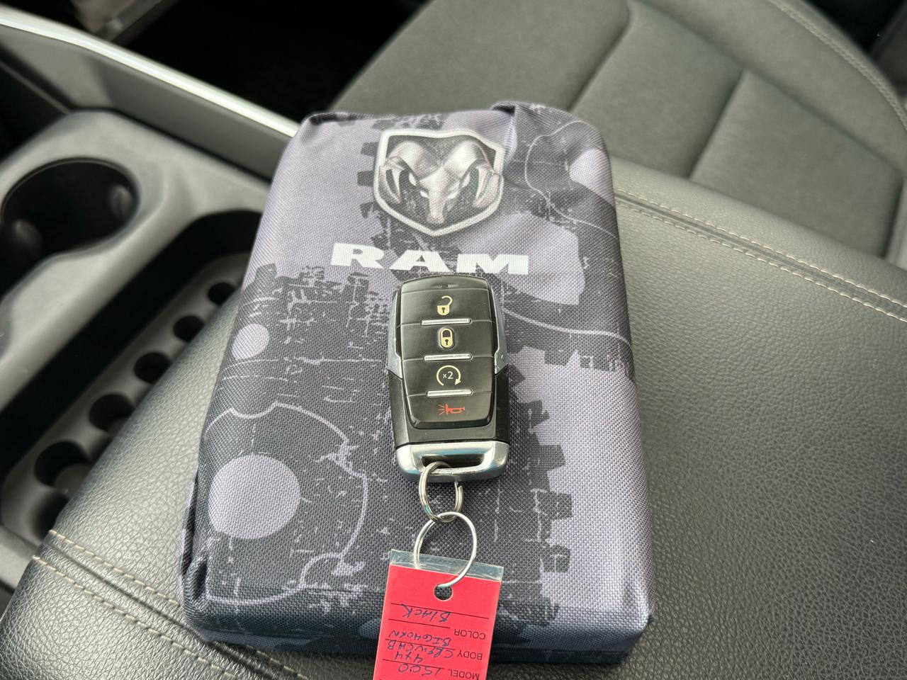 RAM 1500 Big Horn 4x4 Quad Cab 6'4" Box 2021