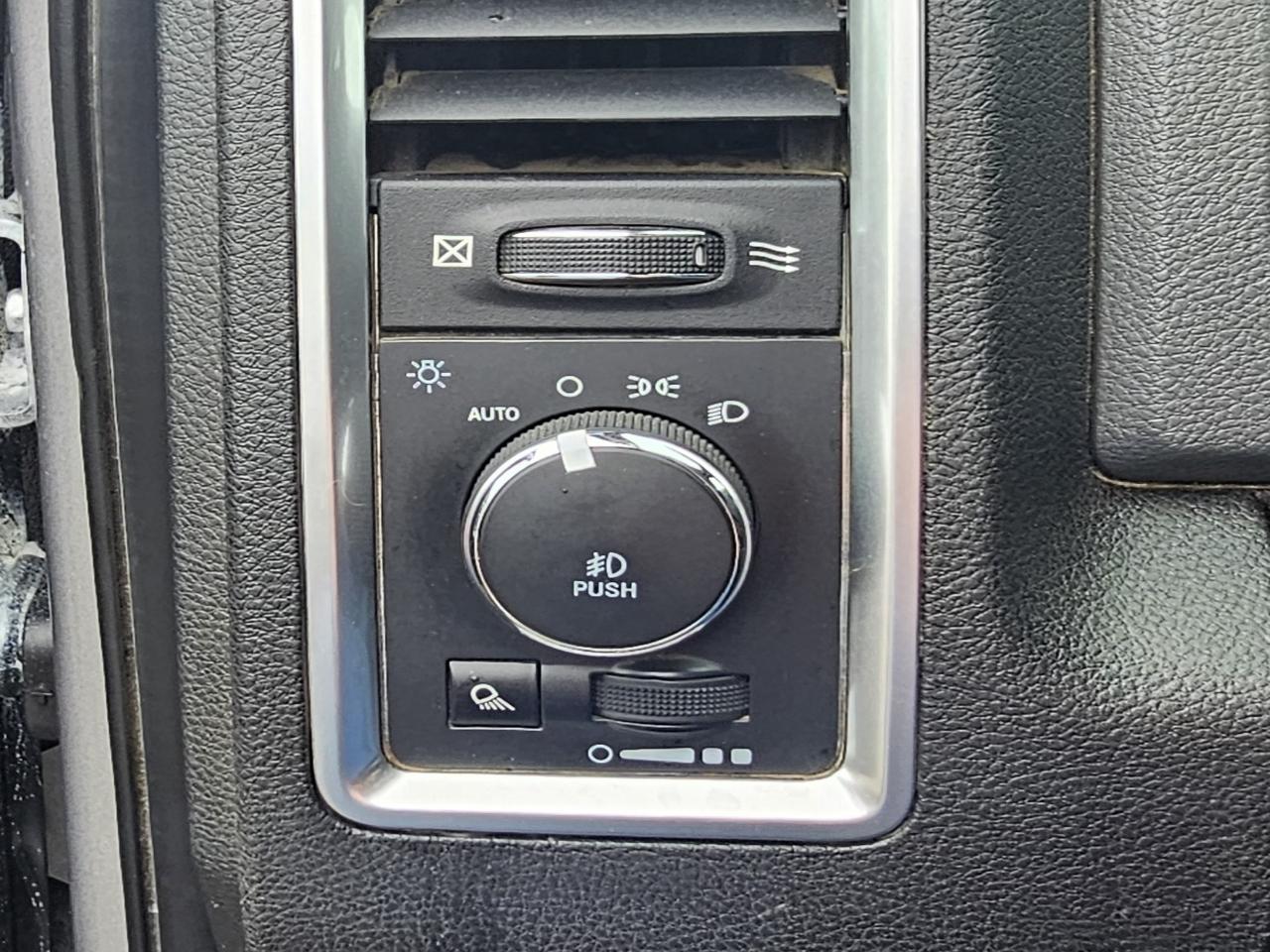 RAM 1500 Classic Big Horn 4x4 Crew Cab 6'4" Box 2019
