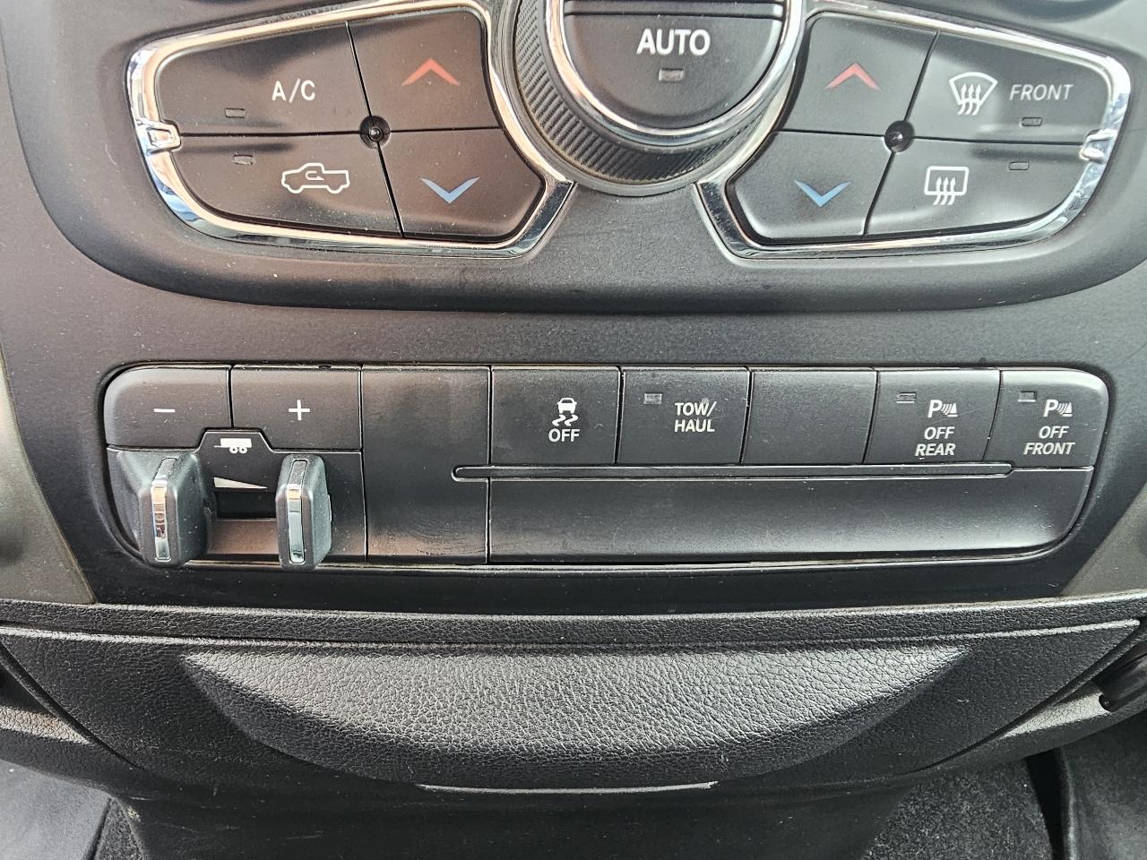 RAM 1500 Classic Big Horn 4x4 Crew Cab 6'4" Box 2019