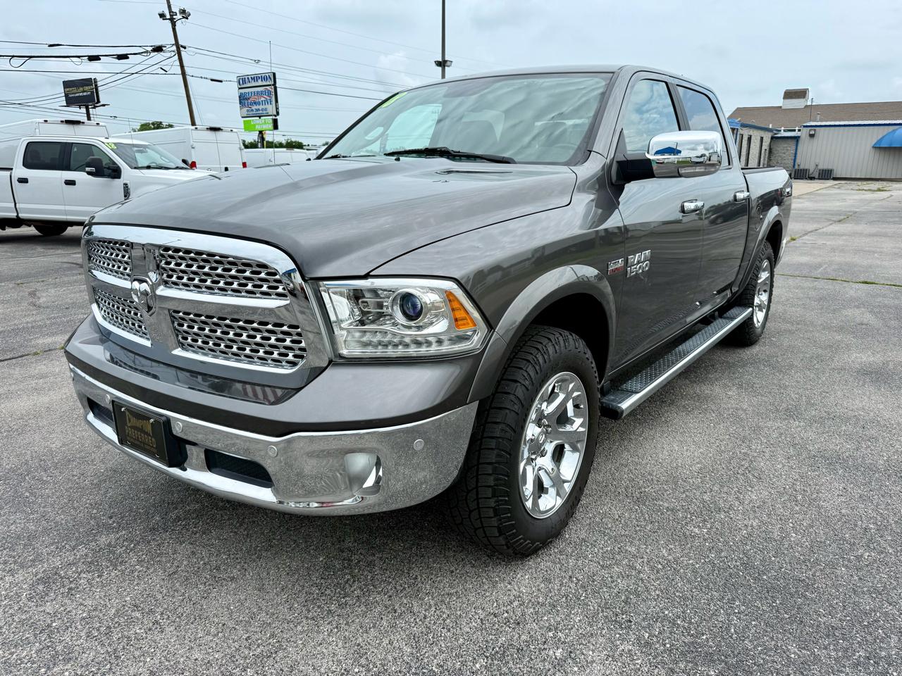 RAM 1500 Laramie 4x4 Crew Cab 5'7" Box 2018