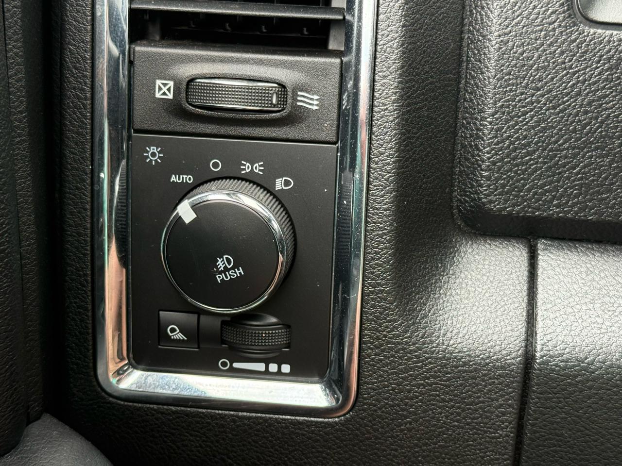 RAM 1500 Laramie 4x4 Crew Cab 5'7" Box 2018