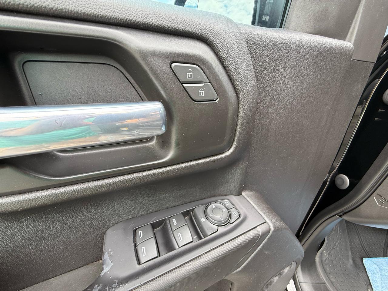 Chevrolet Silverado 1500 4WD Crew Cab 147" Custom 2020