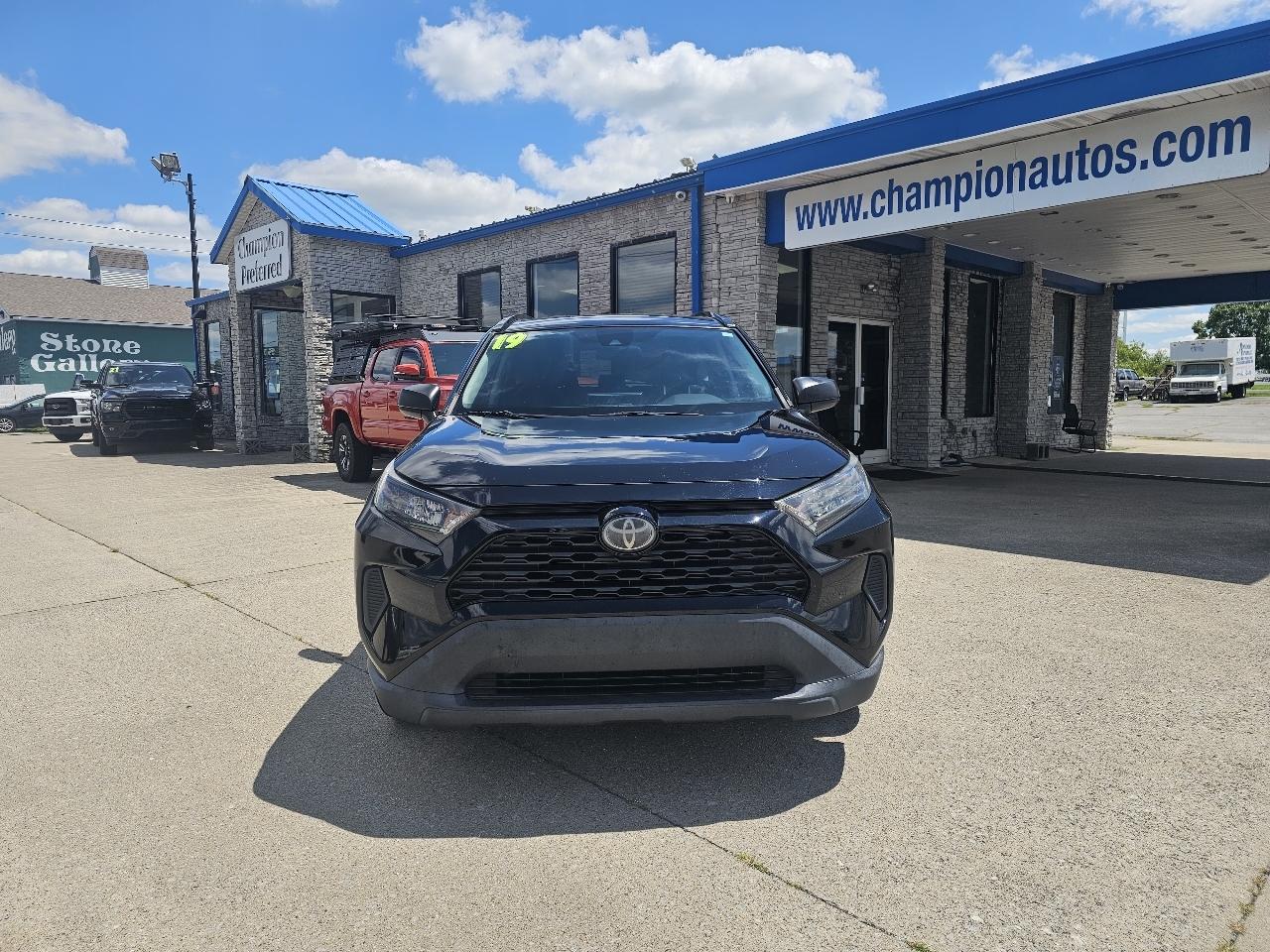 Toyota RAV4 LE AWD (Natl) 2019