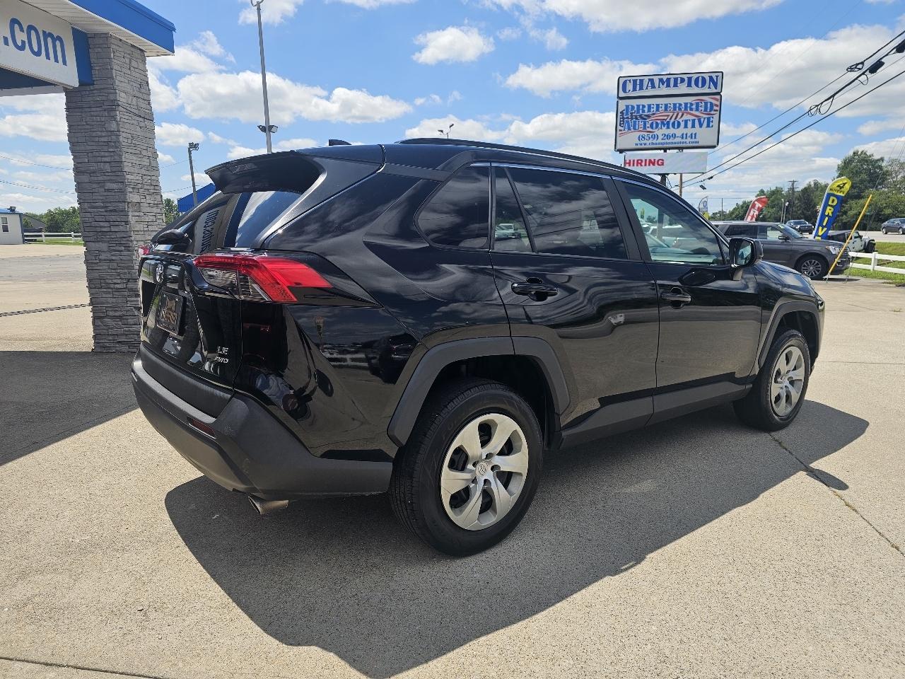 Toyota RAV4 LE AWD (Natl) 2019