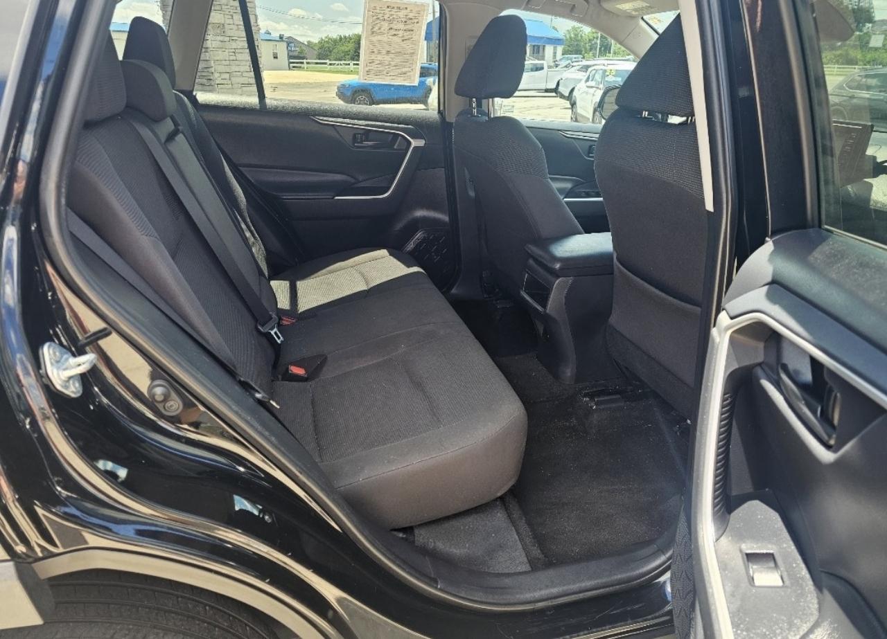 Toyota RAV4 LE AWD (Natl) 2019