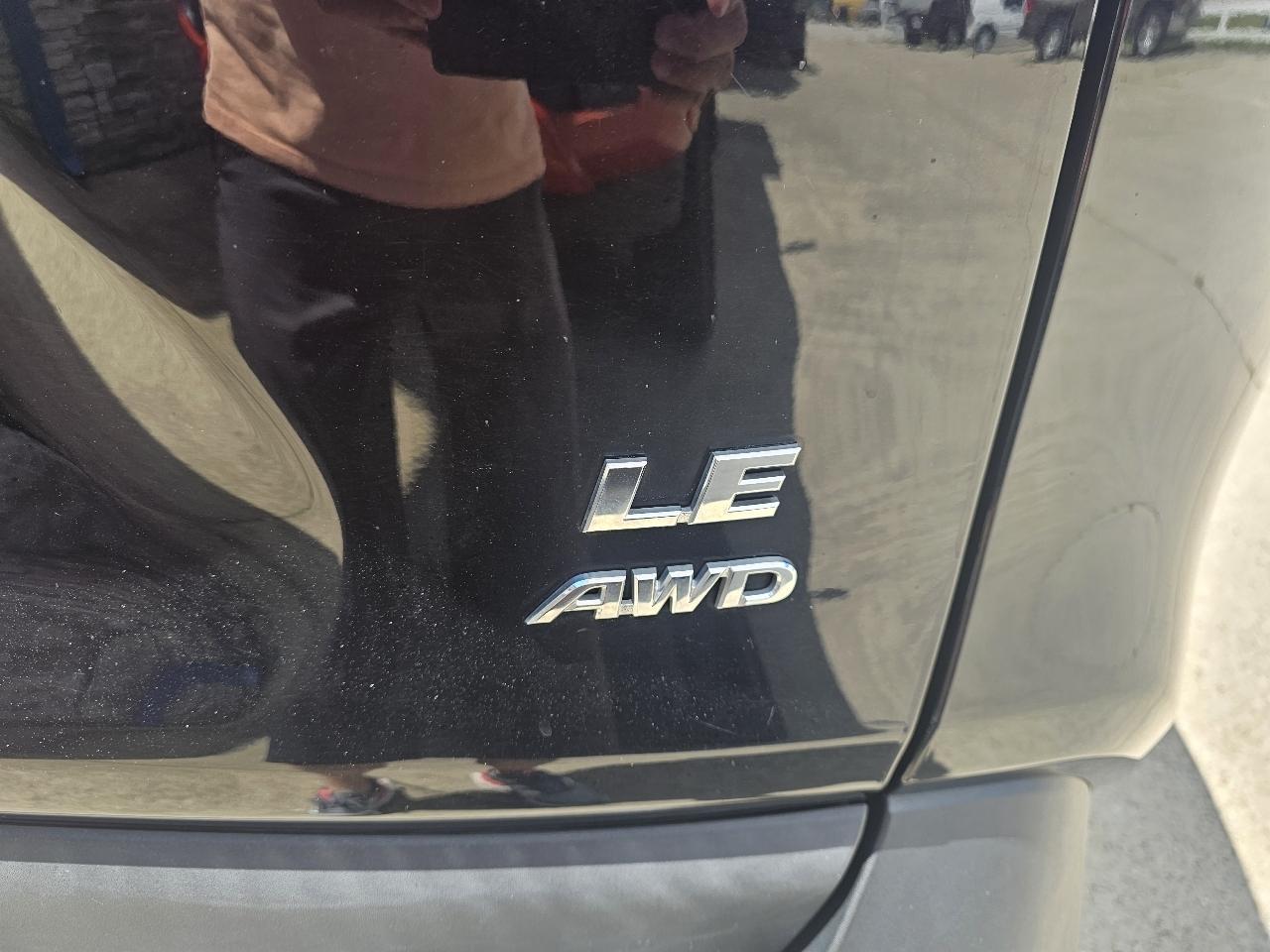 Toyota RAV4 LE AWD (Natl) 2019