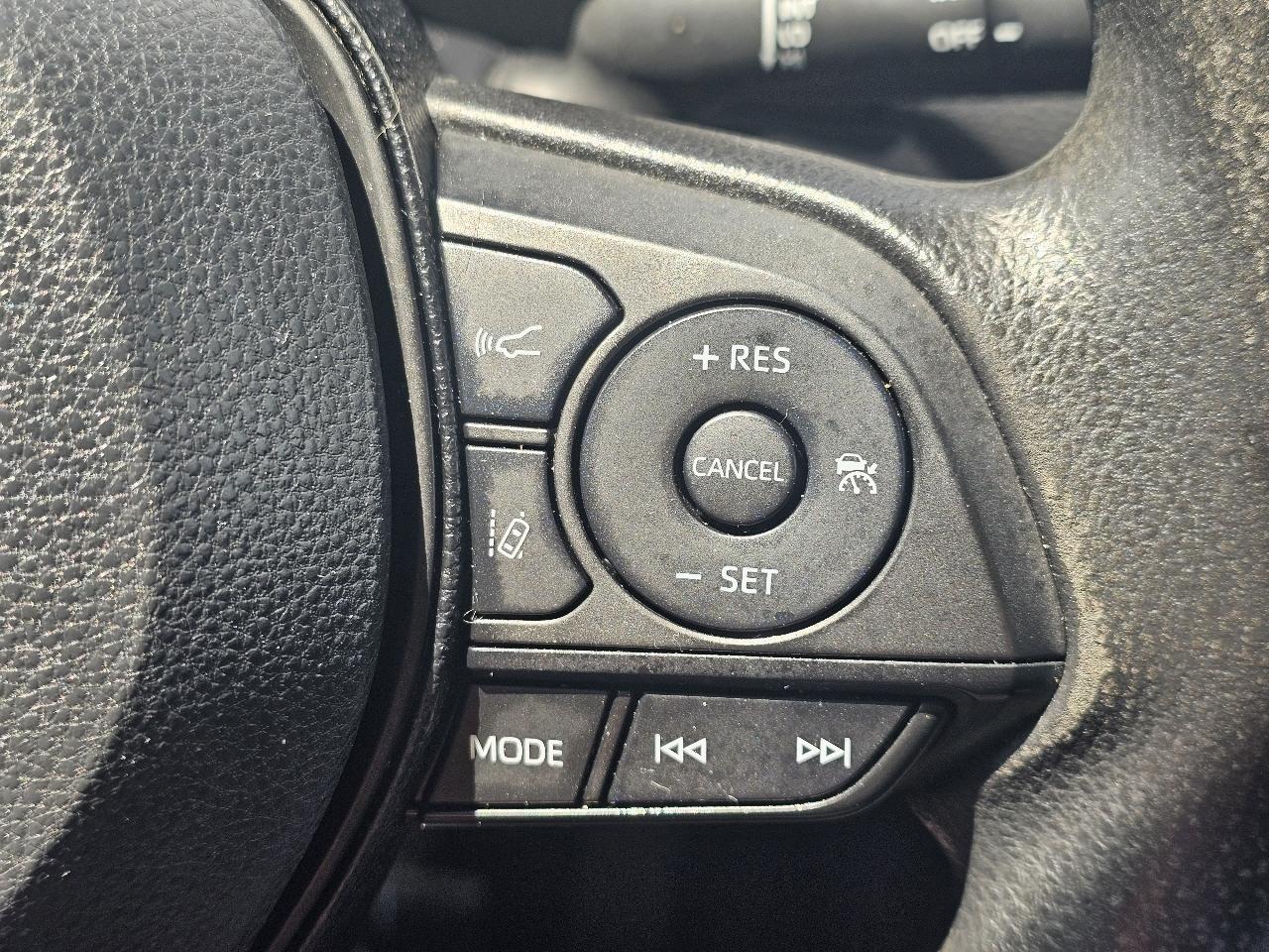 Toyota RAV4 LE AWD (Natl) 2019