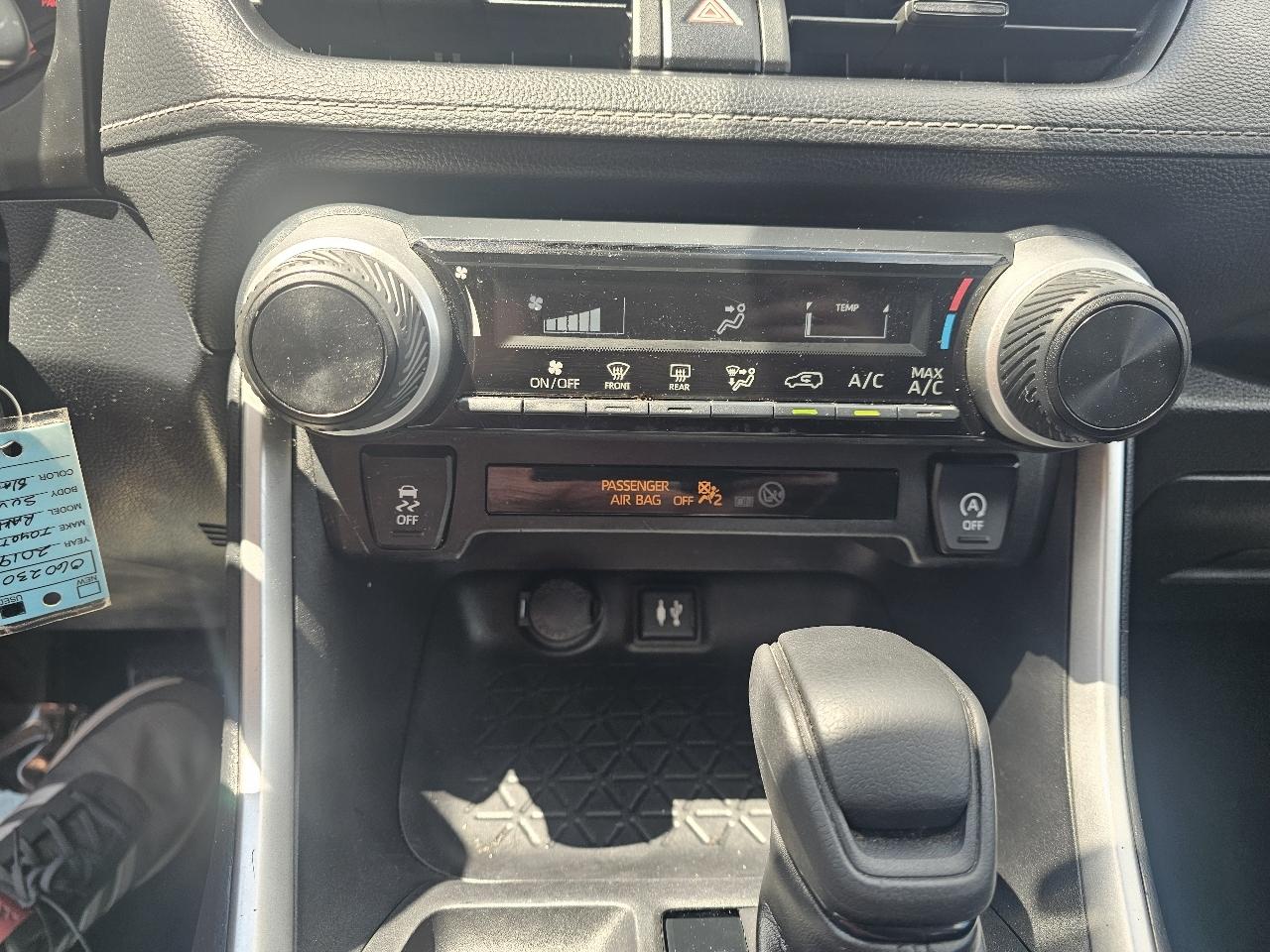 Toyota RAV4 LE AWD (Natl) 2019