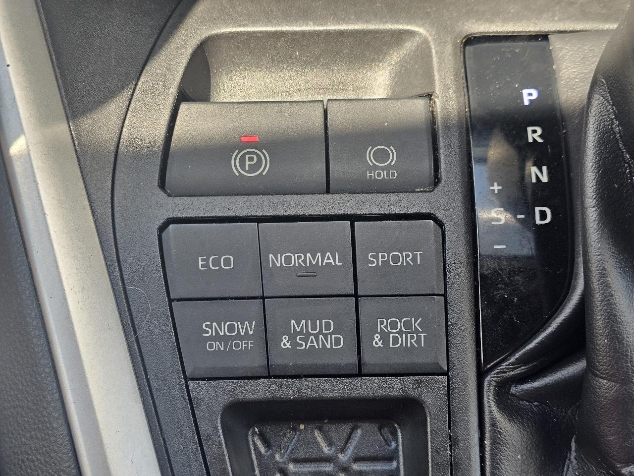 Toyota RAV4 LE AWD (Natl) 2019