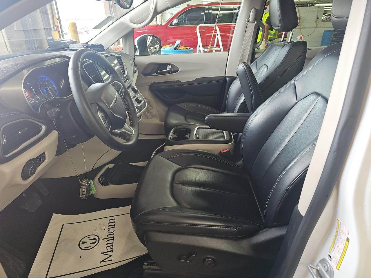 Chrysler Pacifica Touring L FWD 2023