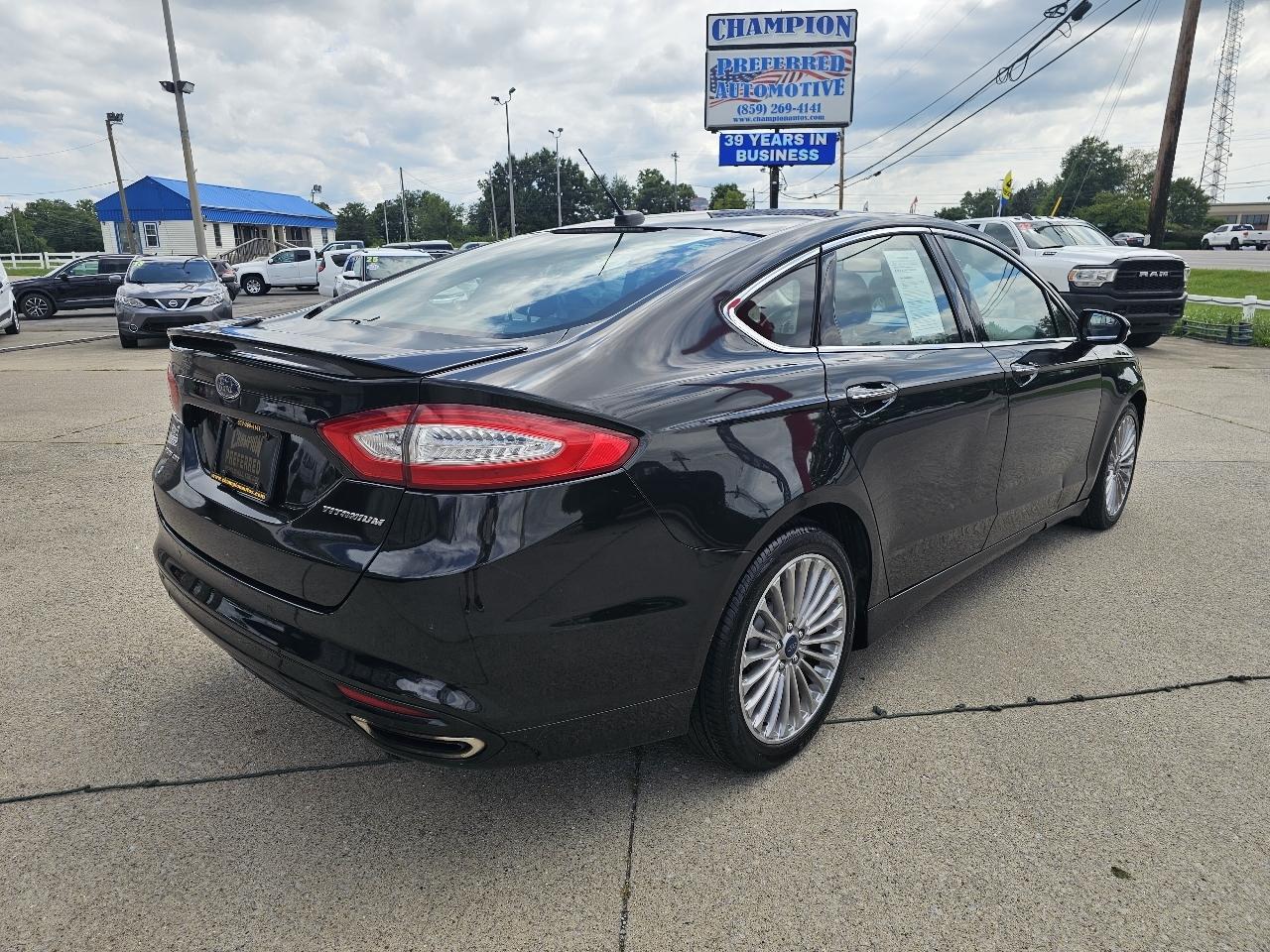 Ford Fusion 4dr Sdn Titanium FWD 2015