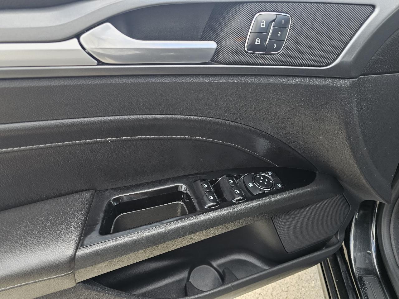 Ford Fusion 4dr Sdn Titanium FWD 2015