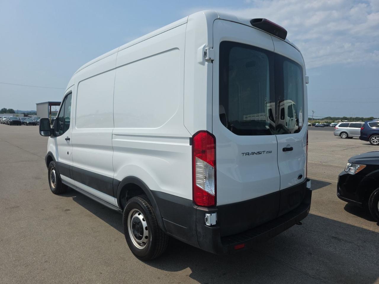 Ford Transit Van T-250 130" Med Rf 9000 GVWR Sliding RH Dr 2019