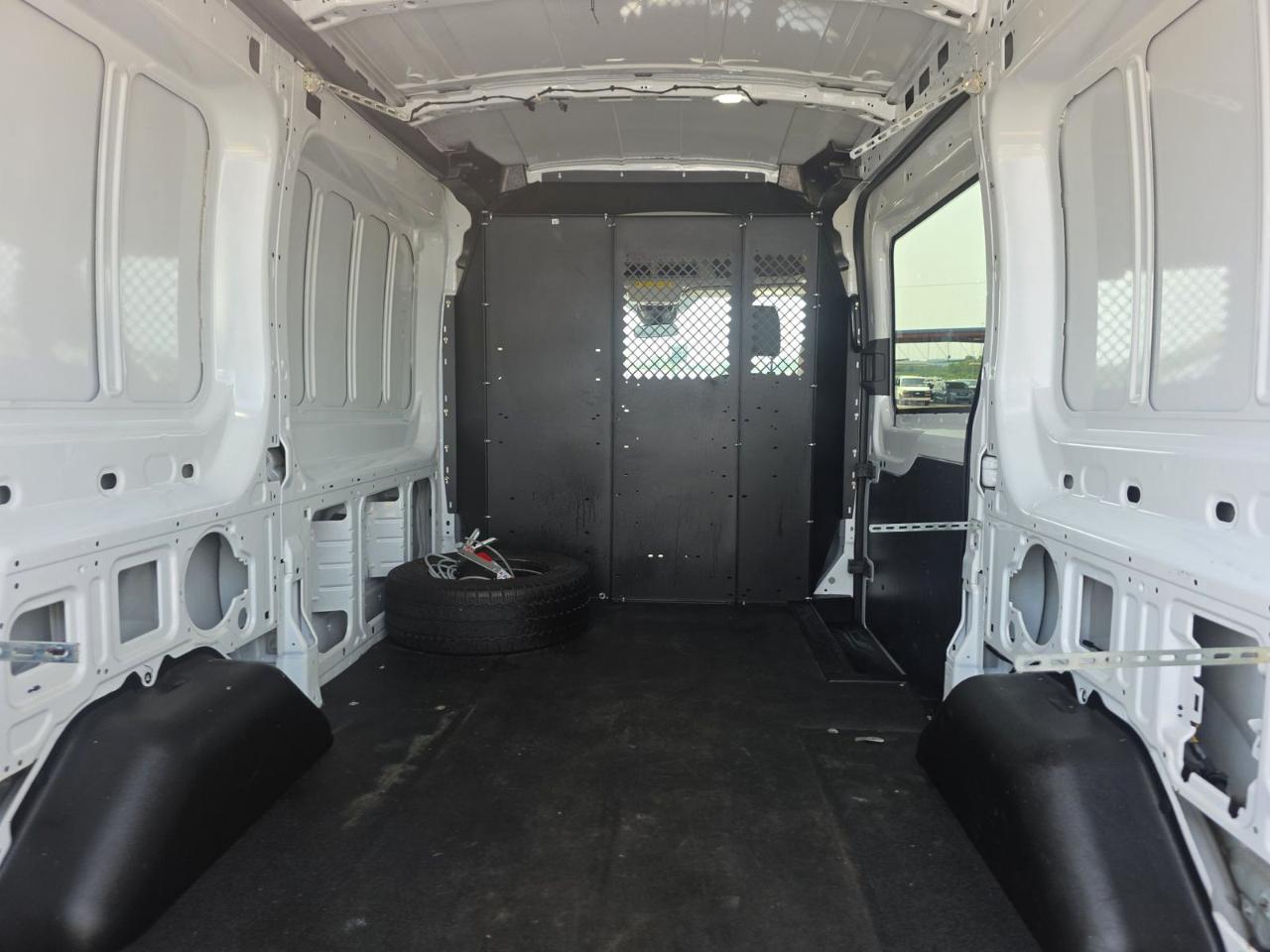 Ford Transit Van T-250 130" Med Rf 9000 GVWR Sliding RH Dr 2019
