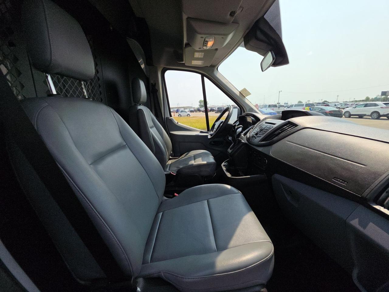 Ford Transit Van T-250 130" Med Rf 9000 GVWR Sliding RH Dr 2019