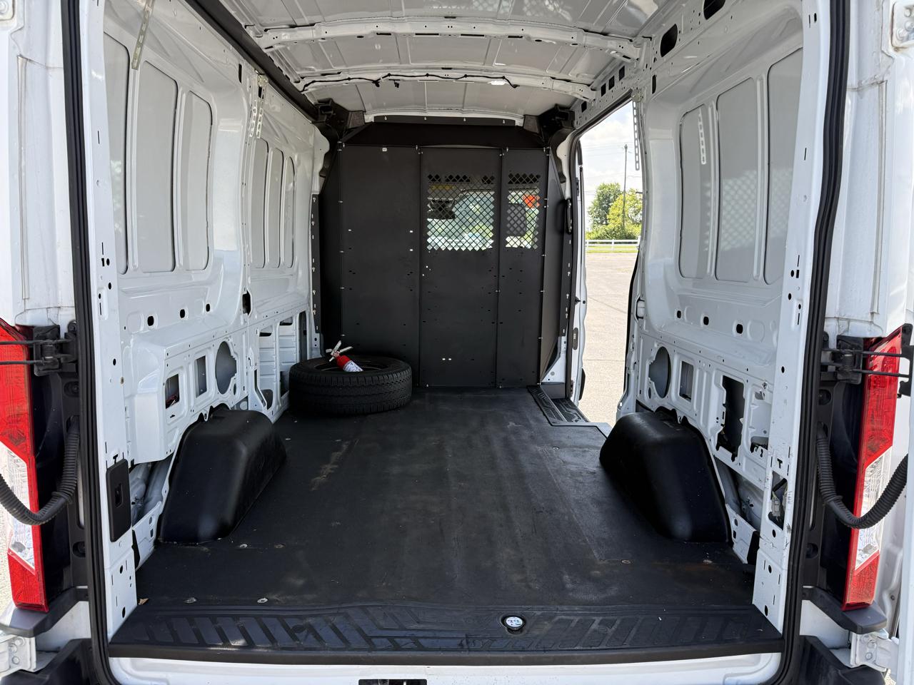 Ford Transit Van T-250 130" Med Rf 9000 GVWR Sliding RH Dr 2019