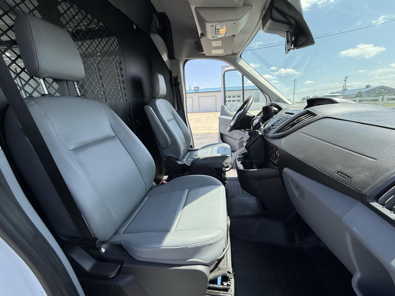 Ford Transit Van T-250 130" Med Rf 9000 GVWR Sliding RH Dr 2019