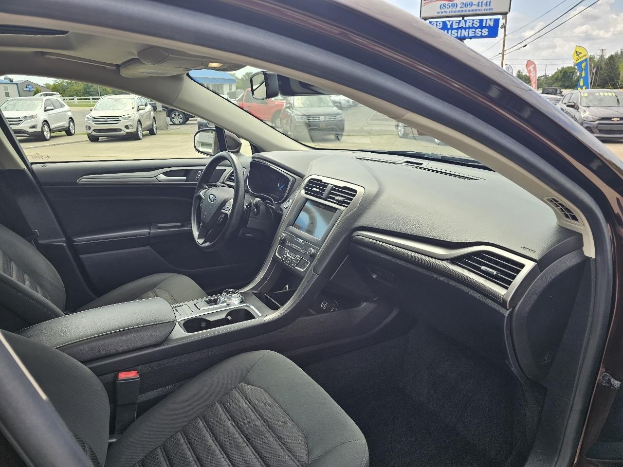 Ford Fusion SE FWD 2019