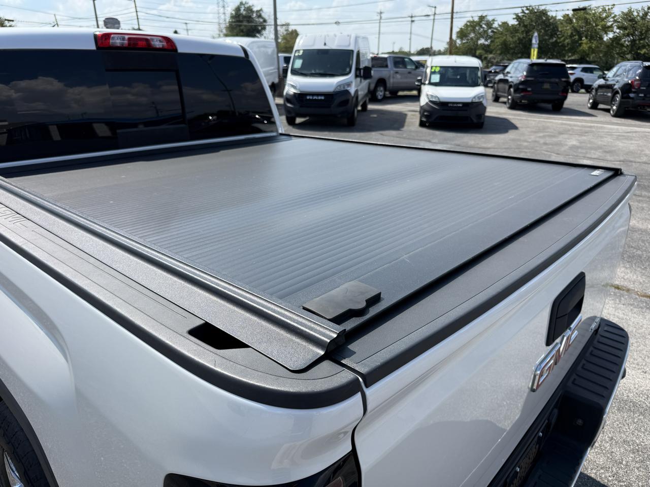GMC Sierra 1500 4WD Crew Cab 143.5" SLT 2018