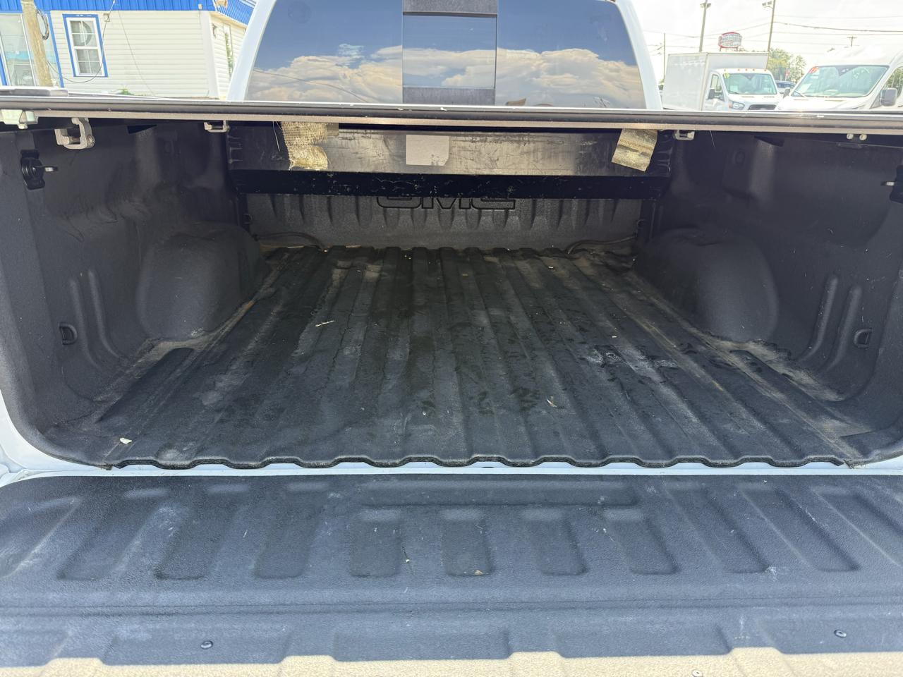 GMC Sierra 1500 4WD Crew Cab 143.5" SLT 2018