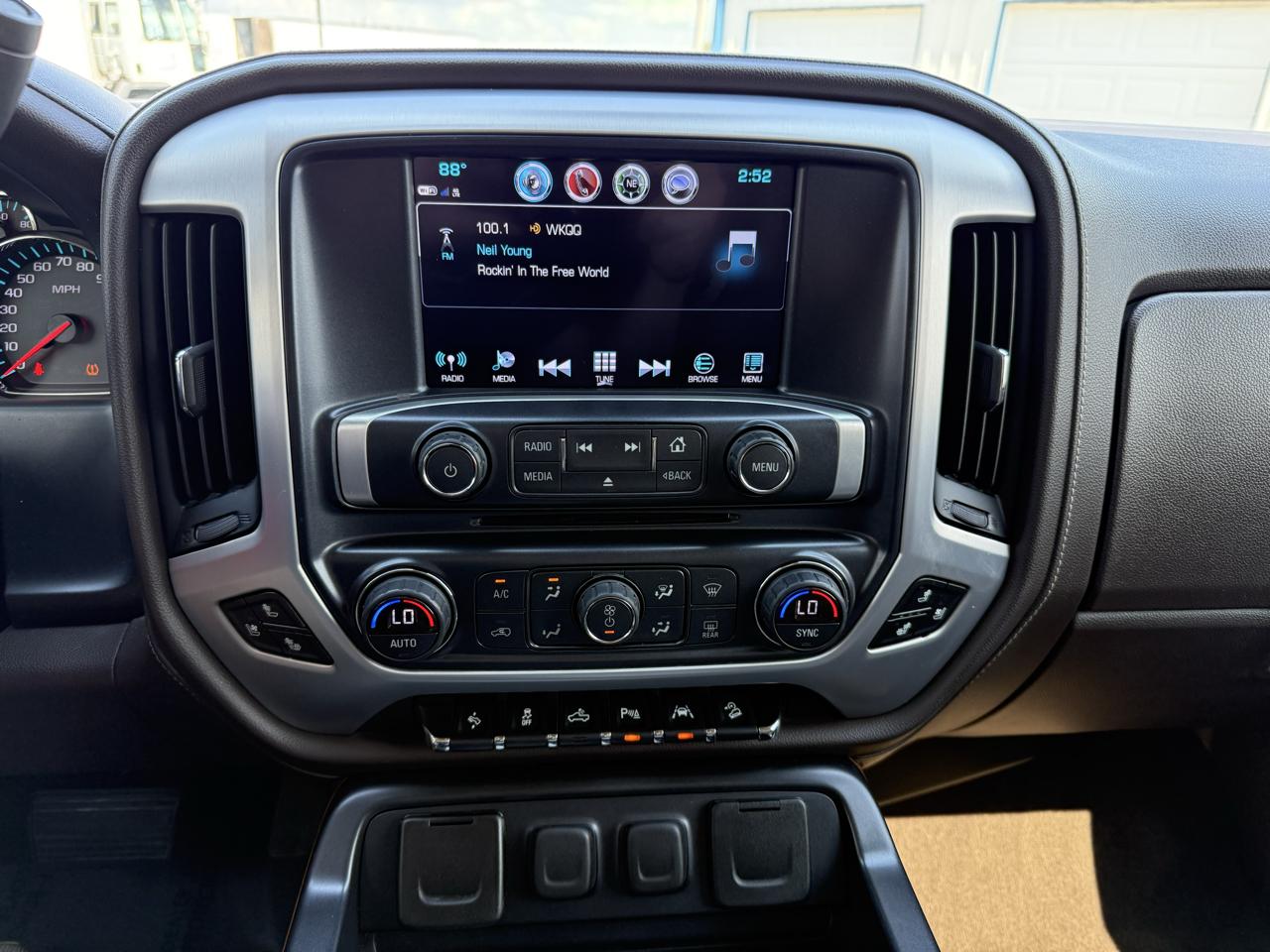 GMC Sierra 1500 4WD Crew Cab 143.5" SLT 2018