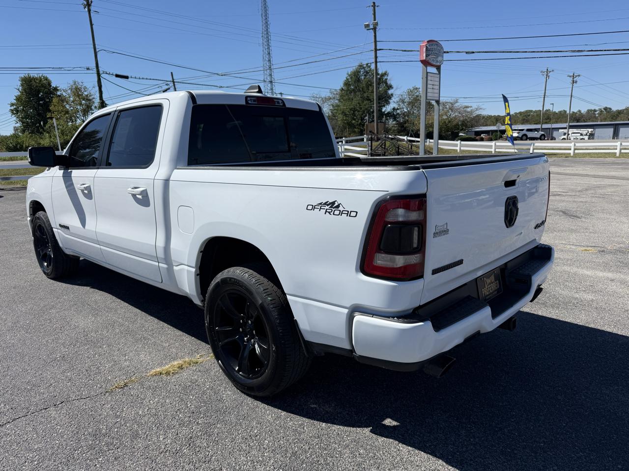 RAM 1500 Big Horn 4x4 Crew Cab 5'7" Box 2020