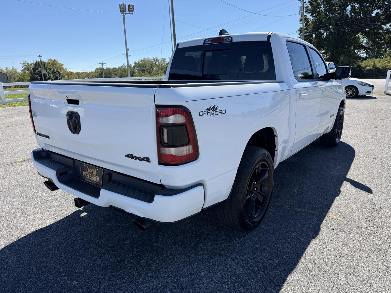 RAM 1500 Big Horn 4x4 Crew Cab 5'7" Box 2020