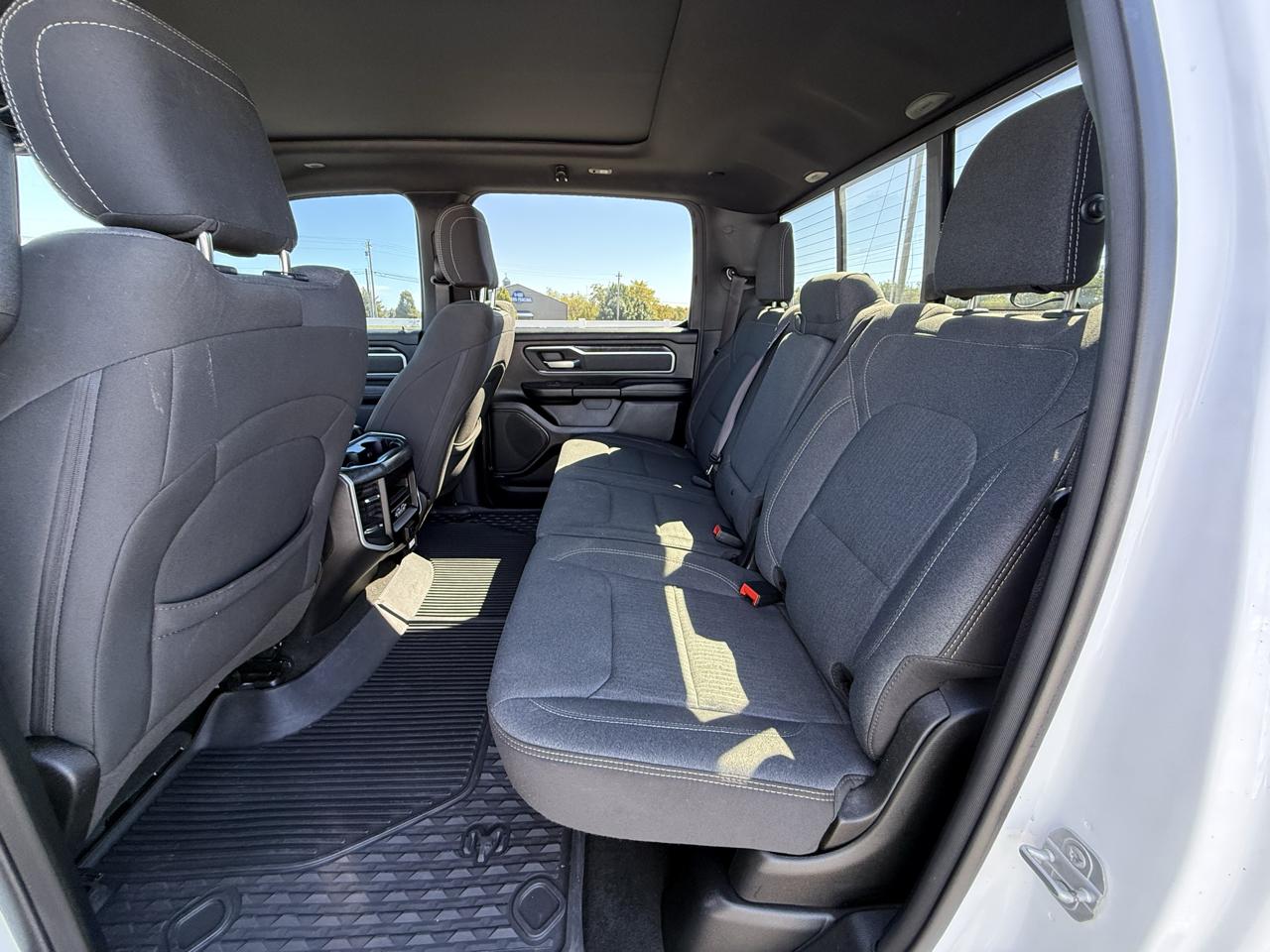 RAM 1500 Big Horn 4x4 Crew Cab 5'7" Box 2020