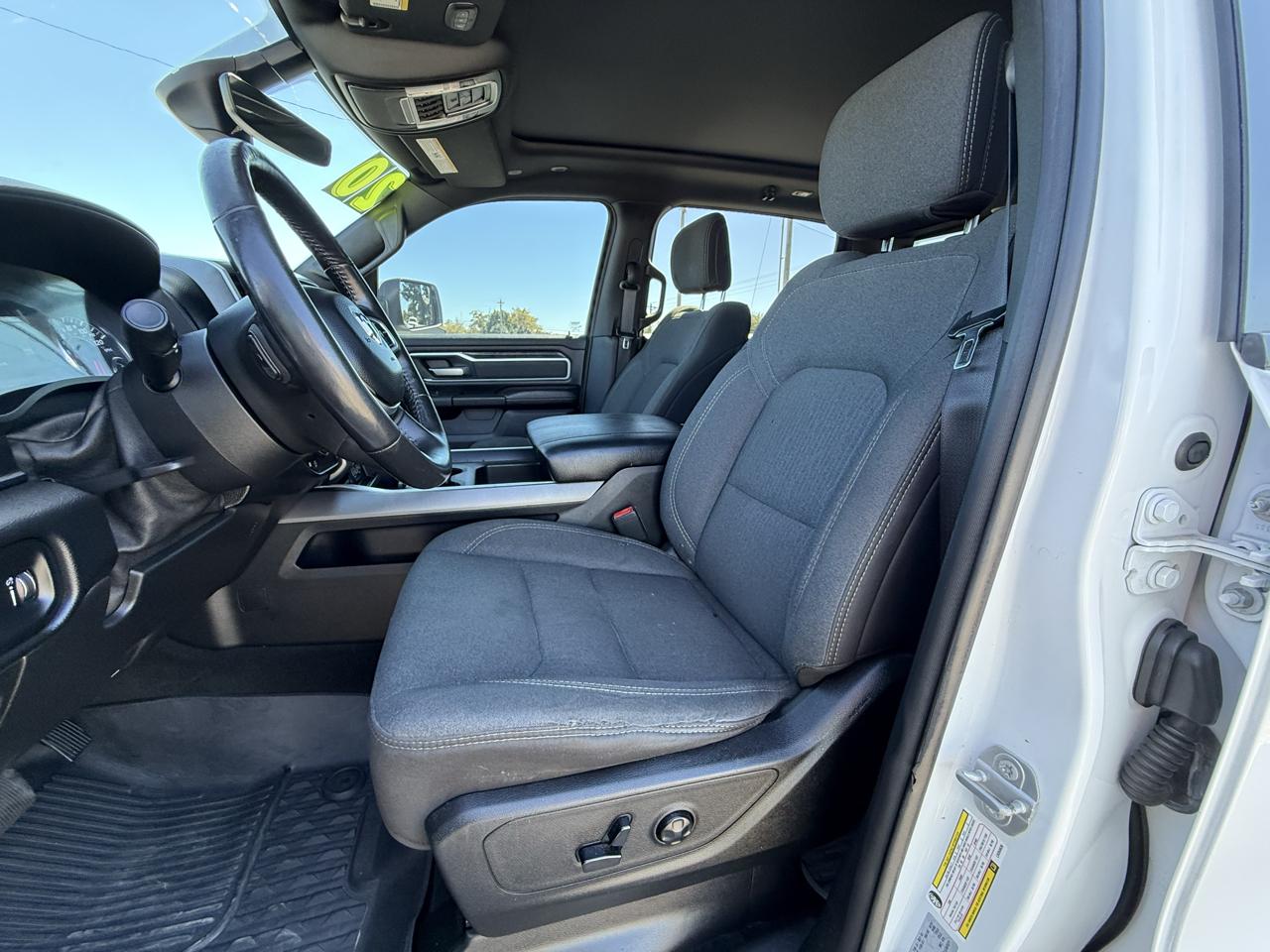 RAM 1500 Big Horn 4x4 Crew Cab 5'7" Box 2020