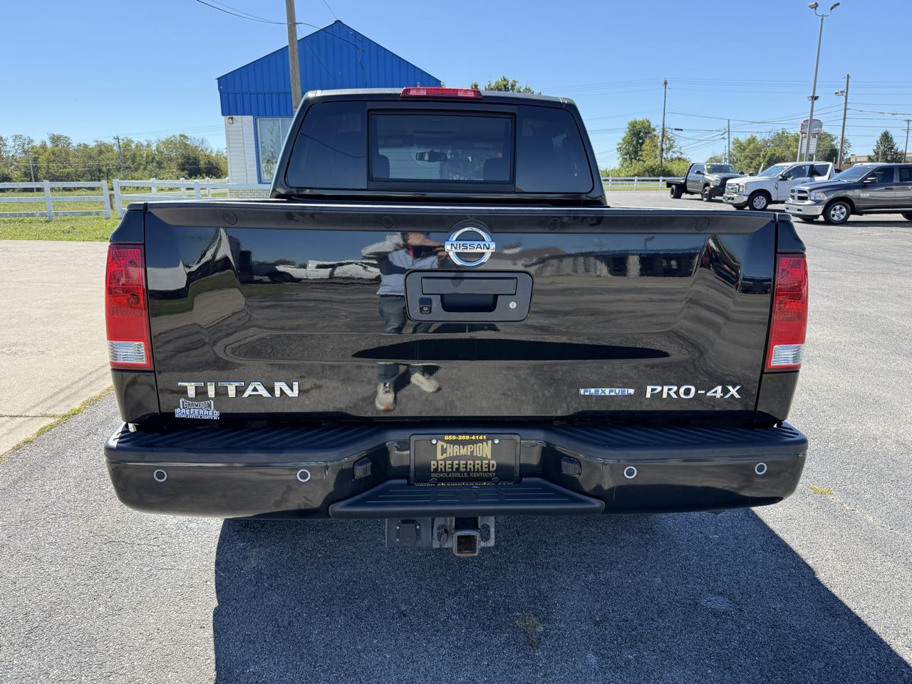 Nissan Titan 4WD Crew Cab SWB PRO-4X 2014