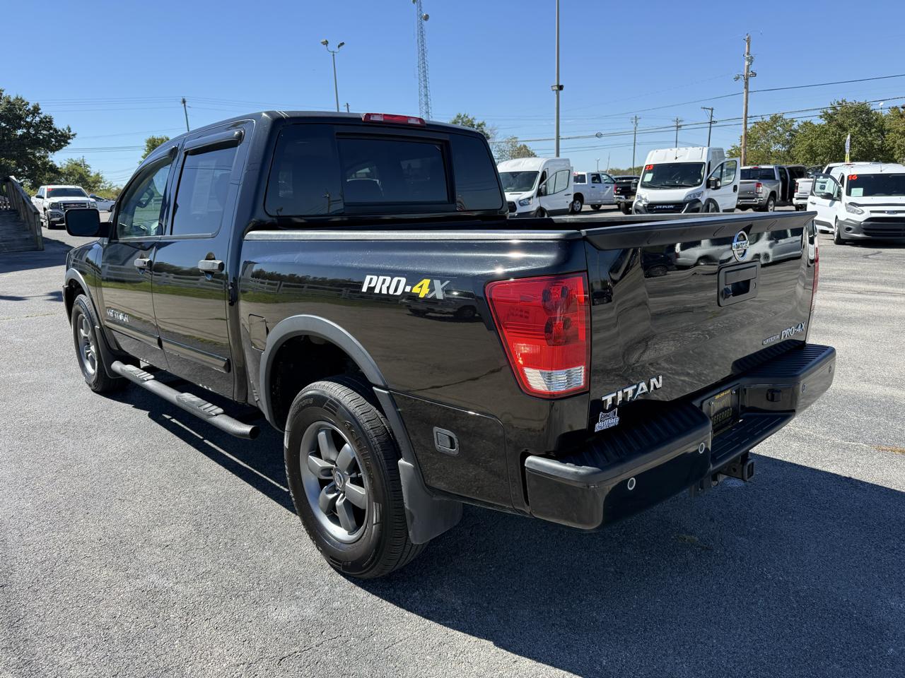 Nissan Titan 4WD Crew Cab SWB PRO-4X 2014