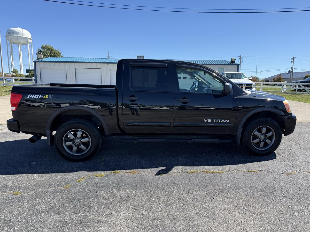 Nissan Titan 4WD Crew Cab SWB PRO-4X 2014